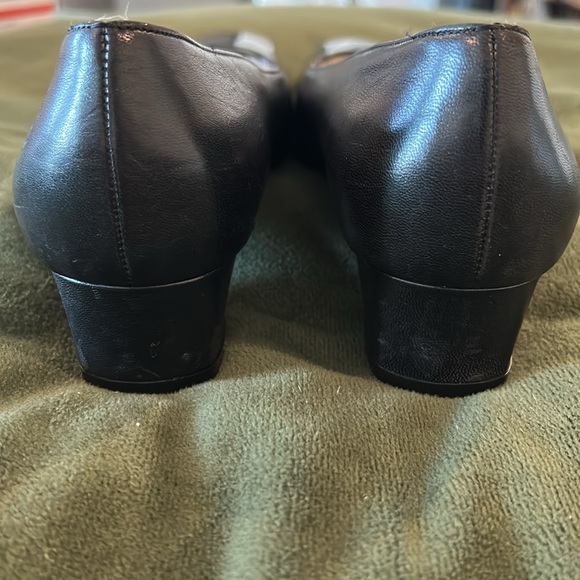 Salvatore Ferragamo Italian Leather Pump, Black, Size 8.5 1.5 Heel EUC🖤🖤🖤 - Picture 6 of 8
